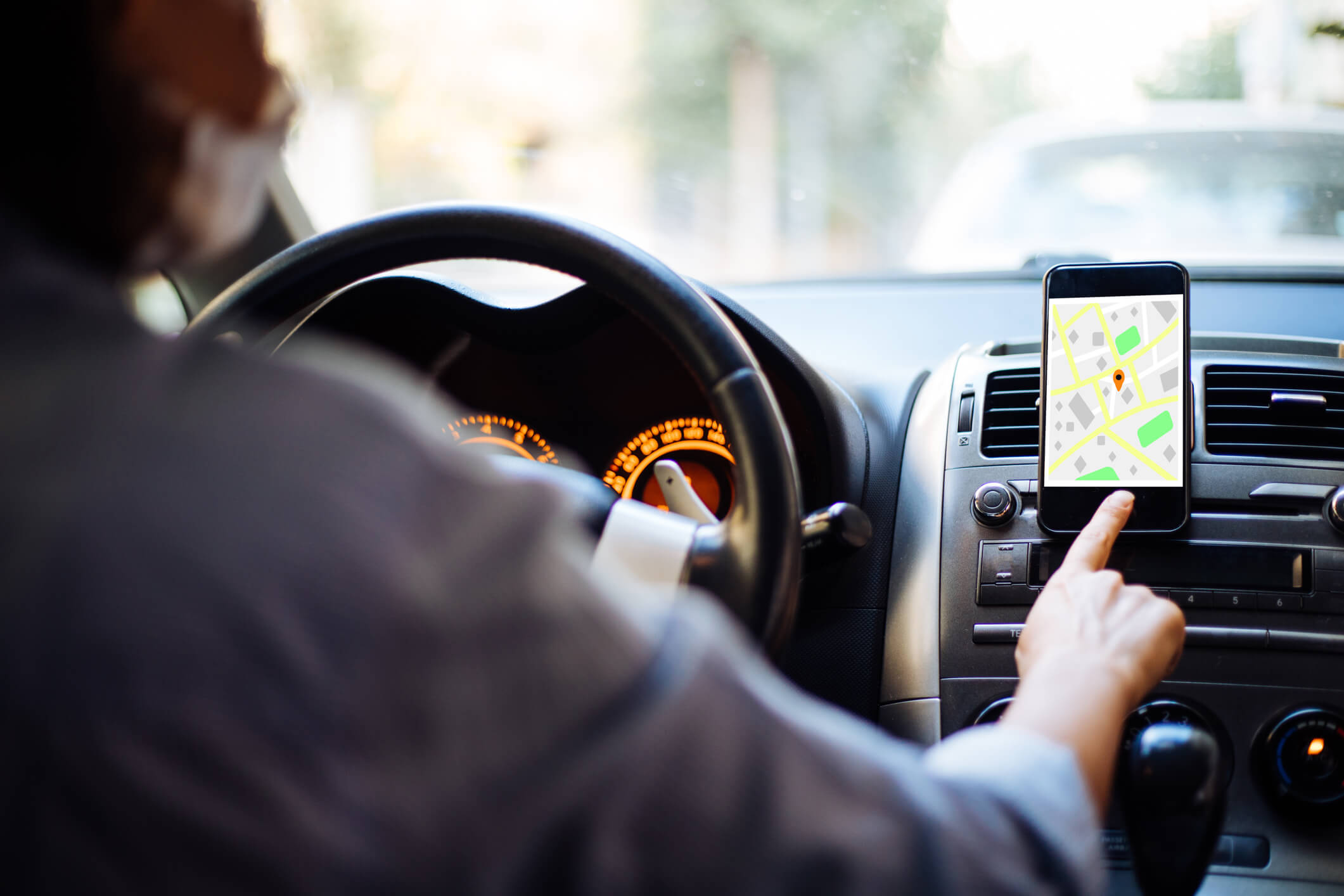 Motorista de app: 5 cuidados com o seu celular